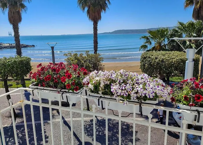 Aquamar Bed And Breakfast